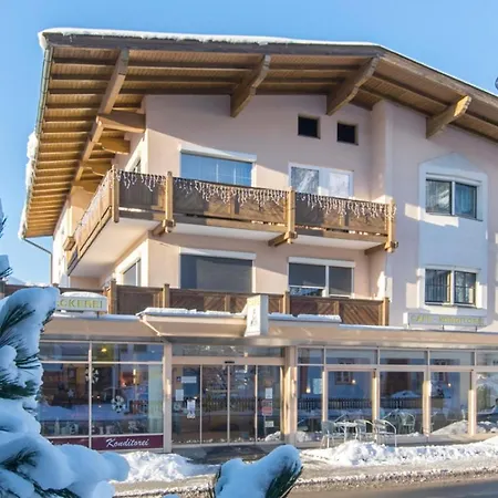 Schenkenfelder Pensión 3*